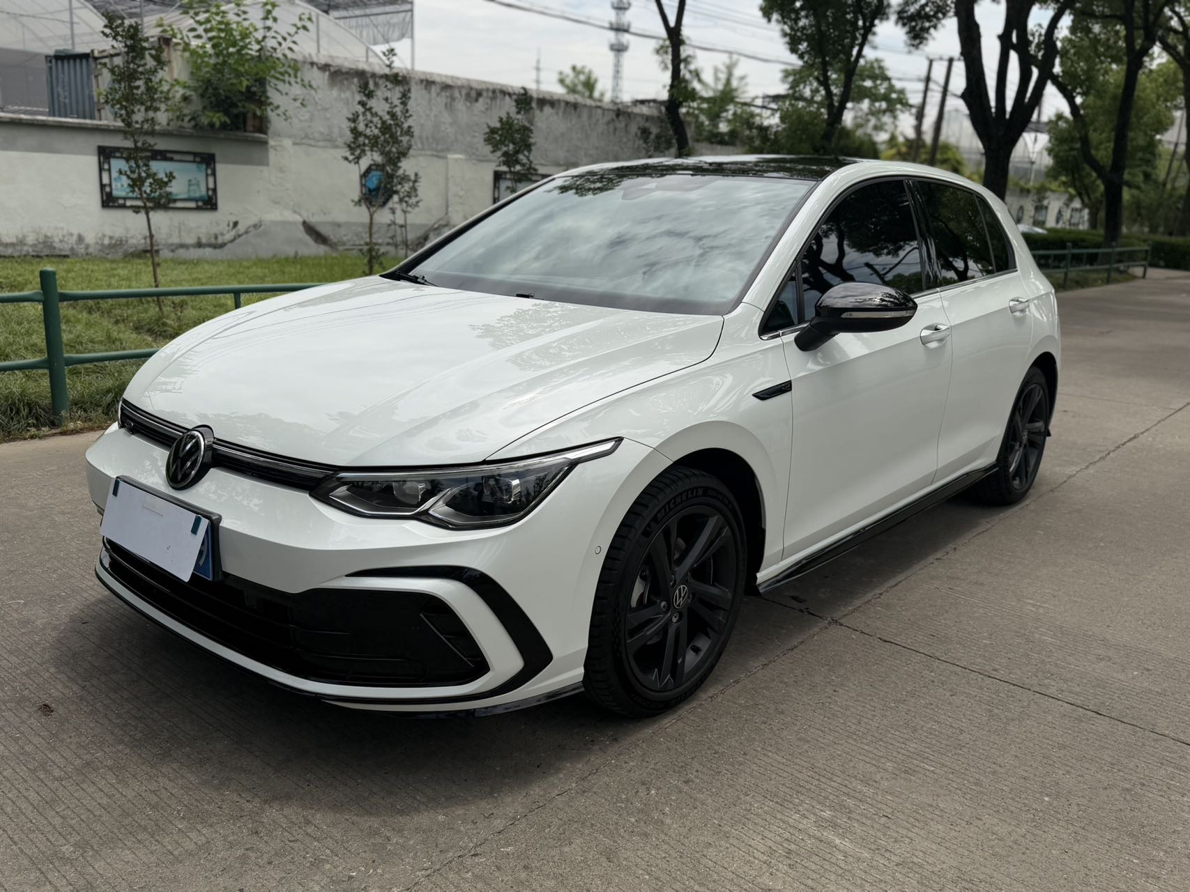Volkswagen Golf 2022 car image #2