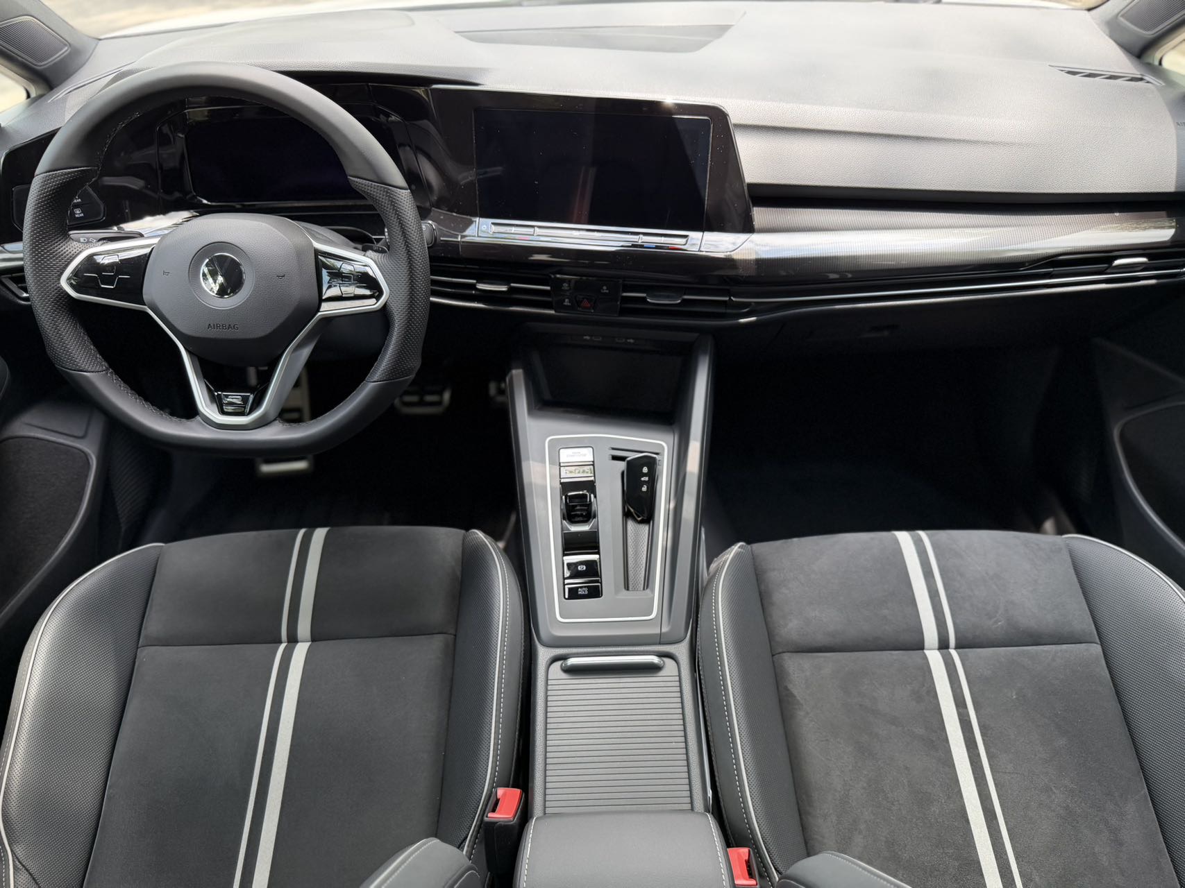 Volkswagen Golf 2022 car image #9