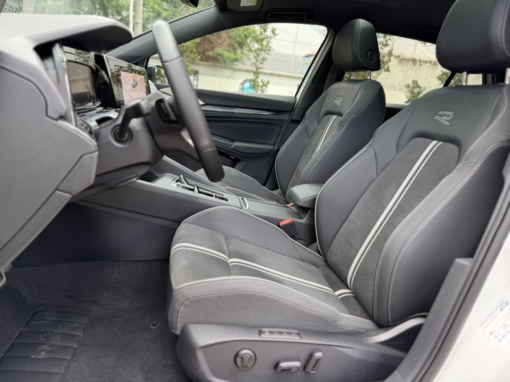 Volkswagen Golf 2022 car image #7
