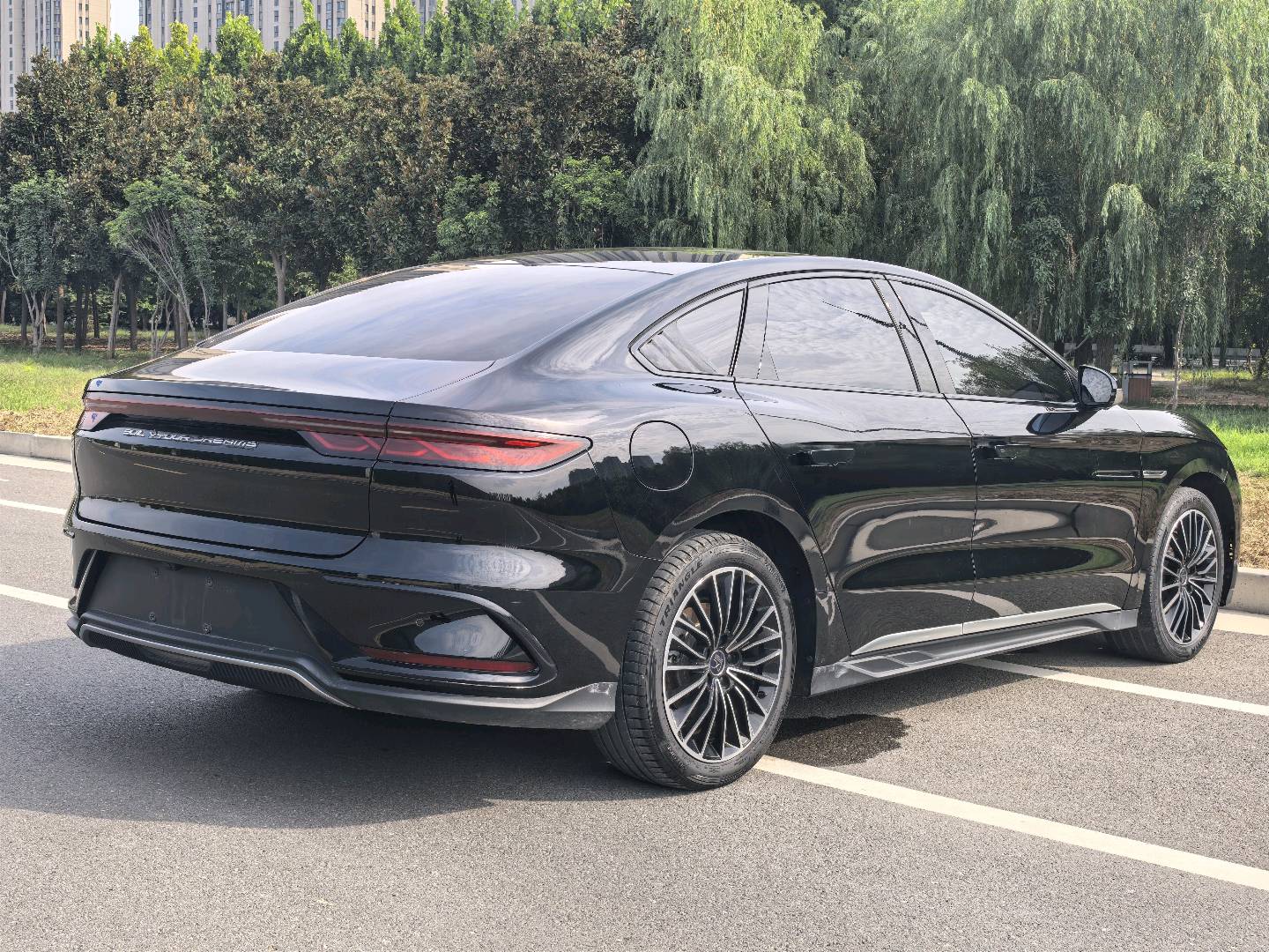 BYD Han 2023 car image #15