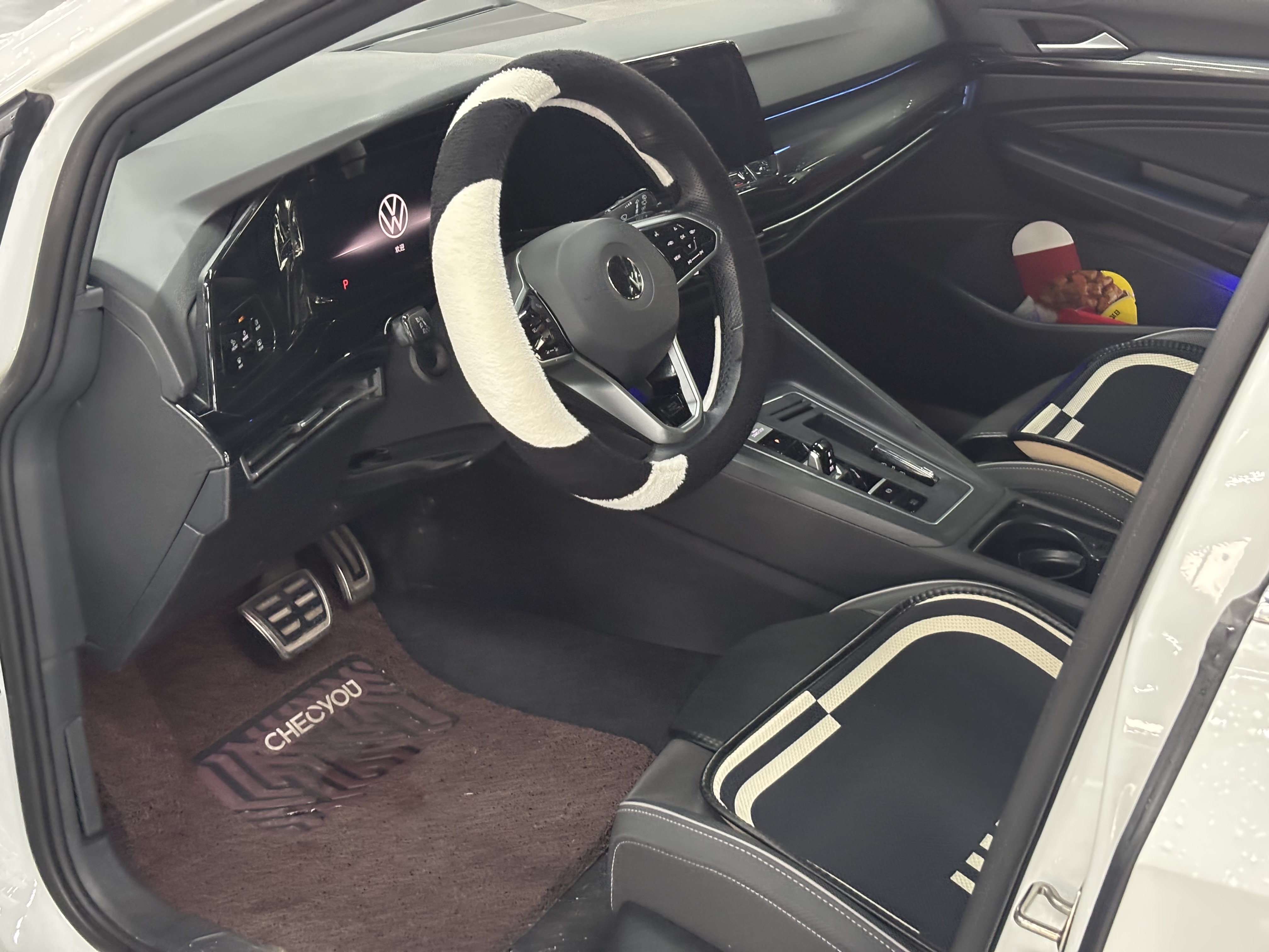 Volkswagen Golf 2023 car image #4