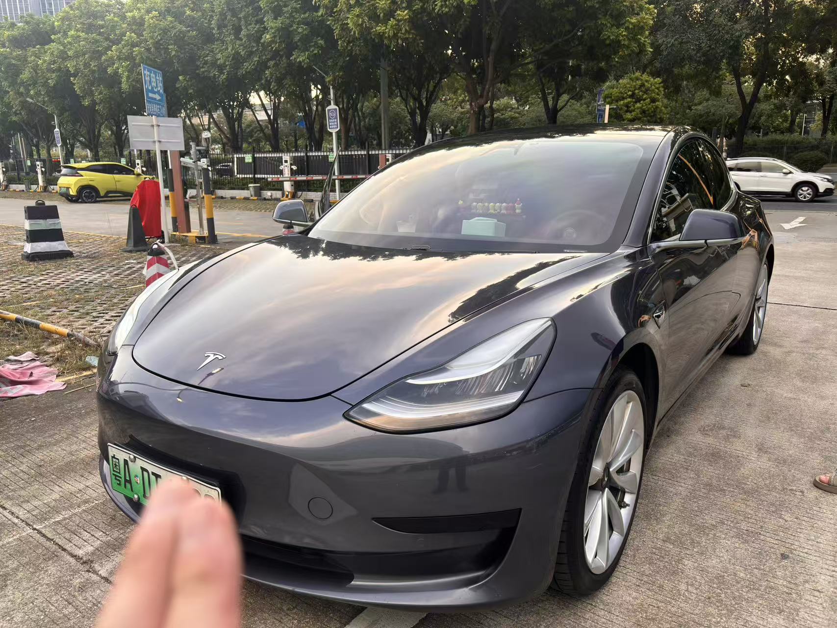 Tesla Model 3 2020 car image #2