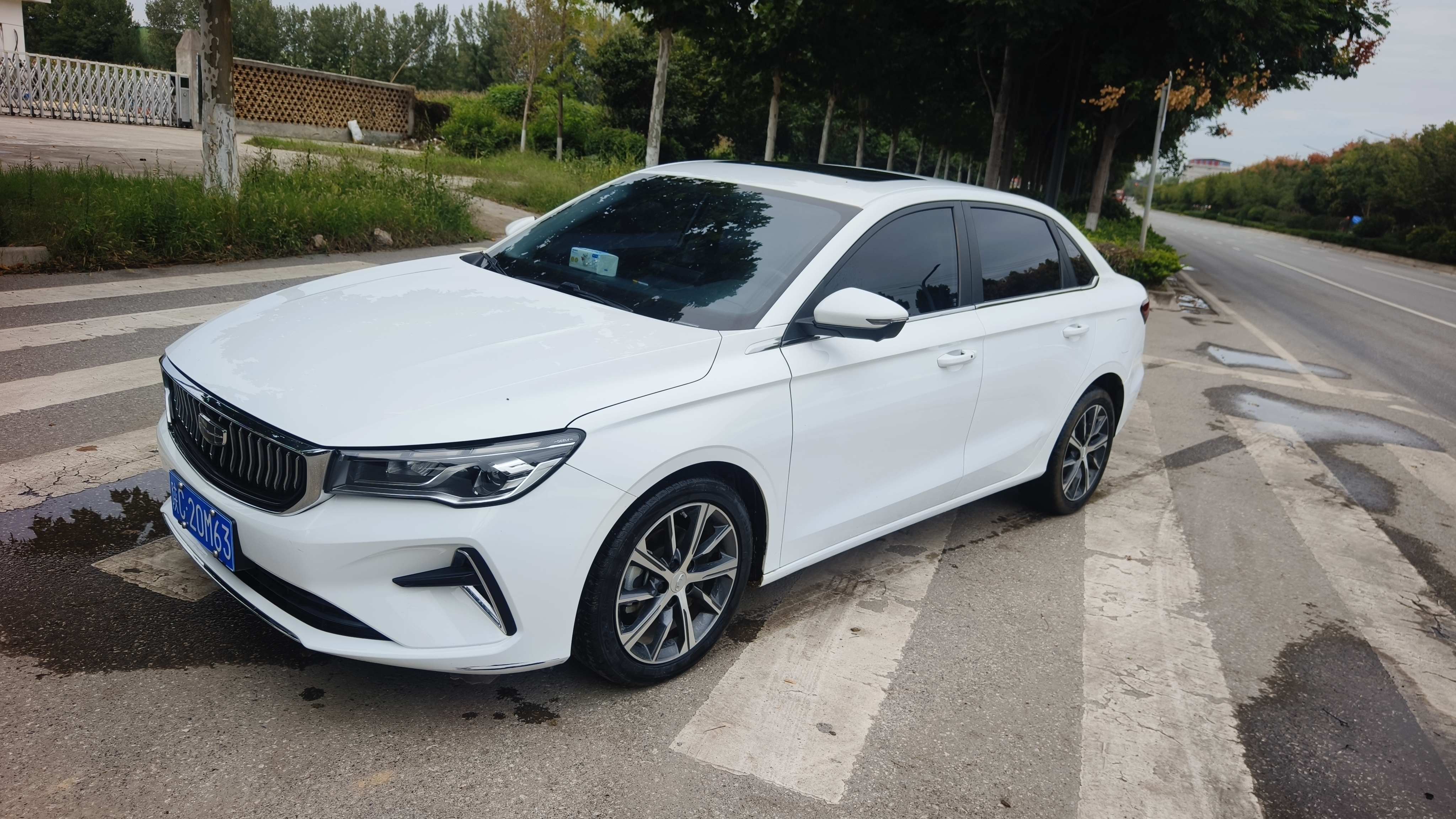 GEELY Emgrand 2023 car image #2
