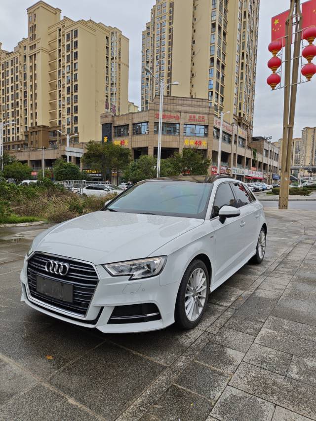 Audi A3 2018 car image #2