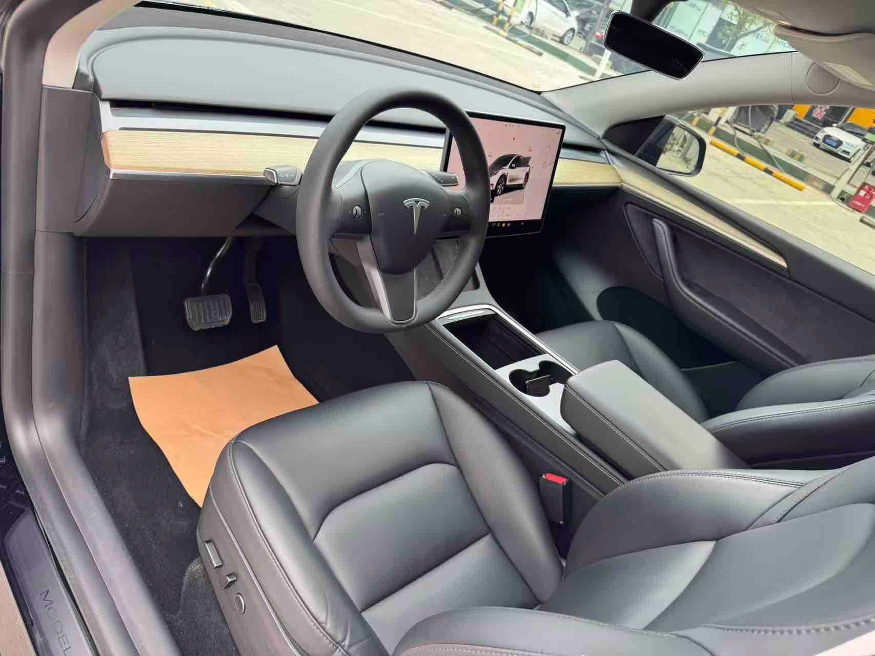 Tesla Model Y 2023 #10 Tesla Model Y 2023 car image #10