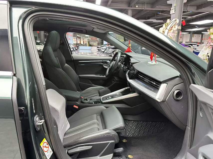 2022 car image #6