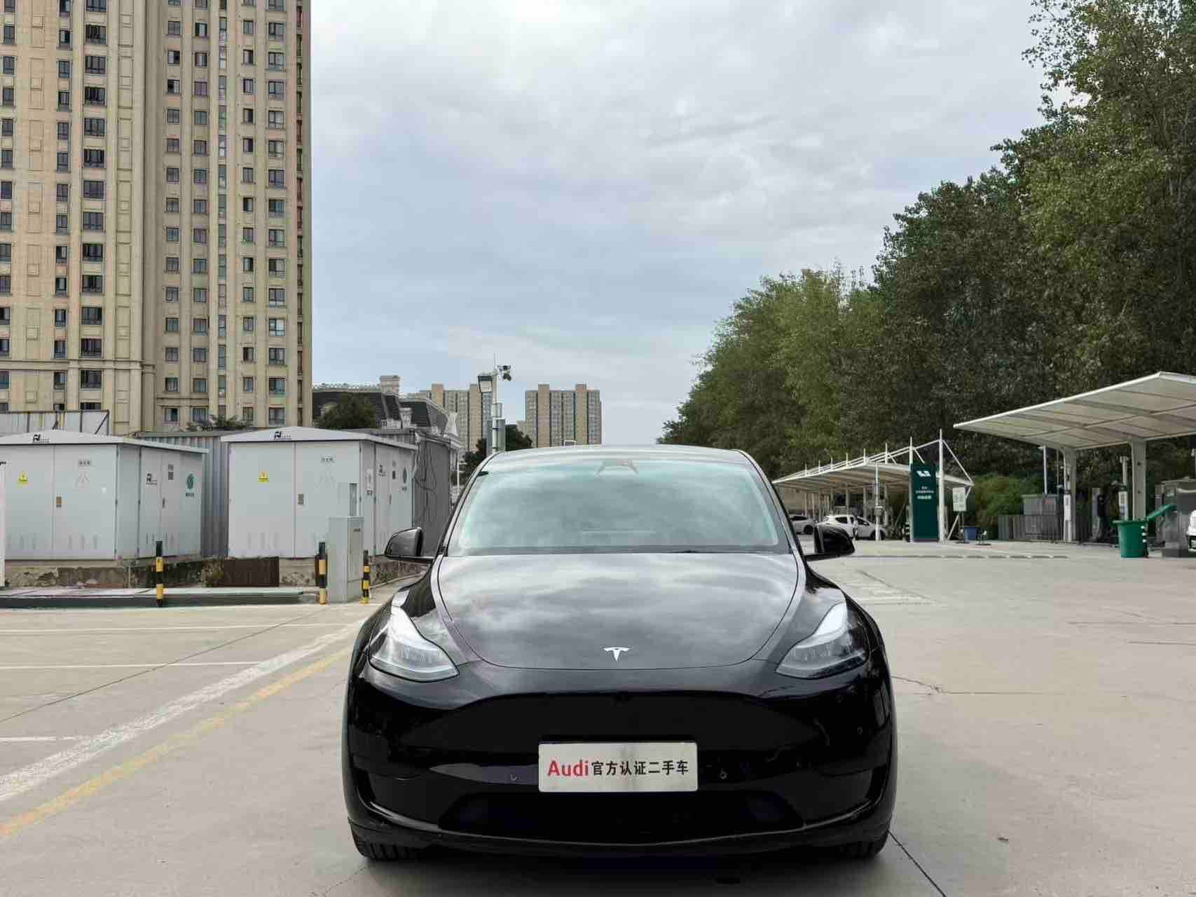 Tesla Model Y 2023 #4 Tesla Model Y 2023 car image #4