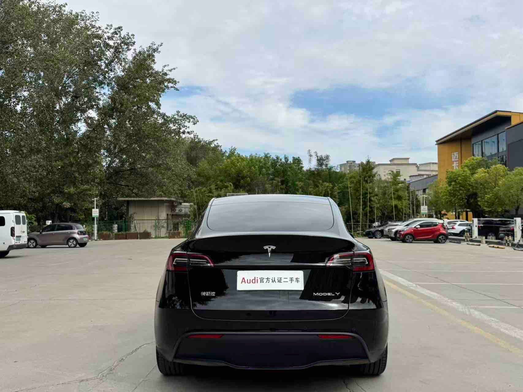 Tesla Model Y 2023 #7 Tesla Model Y 2023 car image #7