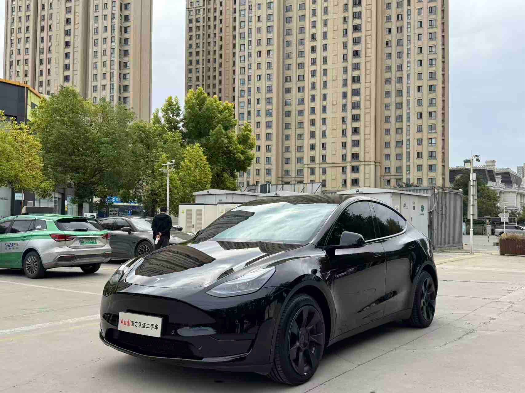 Tesla Model Y 2023 #2 Tesla Model Y 2023 car image #2
