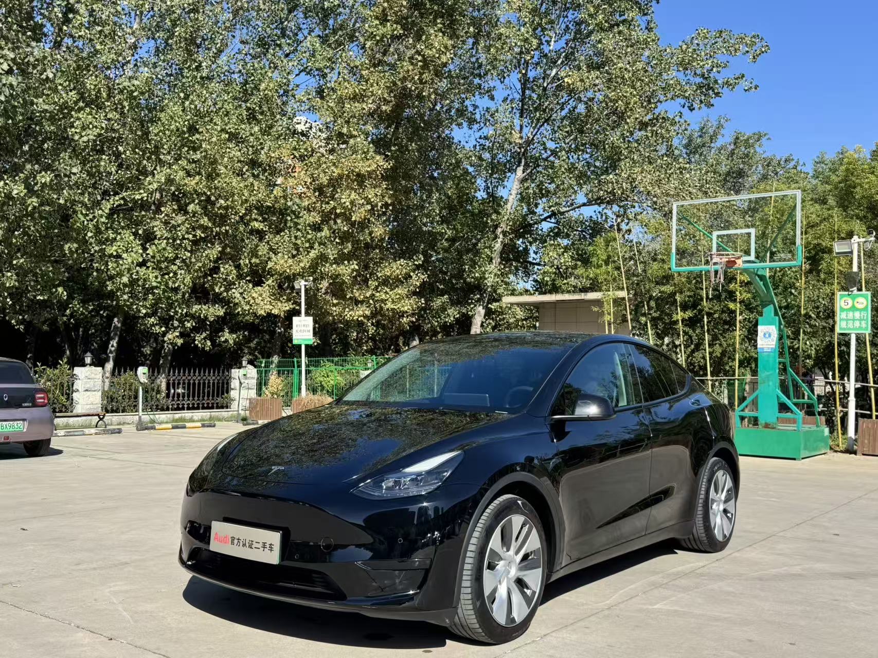 Tesla Model Y 2022 #2 Tesla Model Y 2022 car image #2