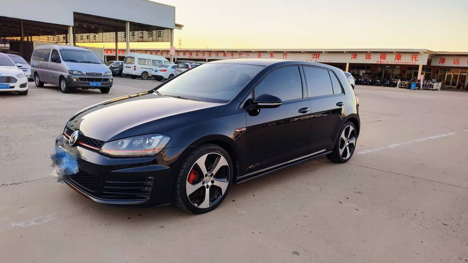 Volkswagen GolfGTI 2015 immagine di auto #2