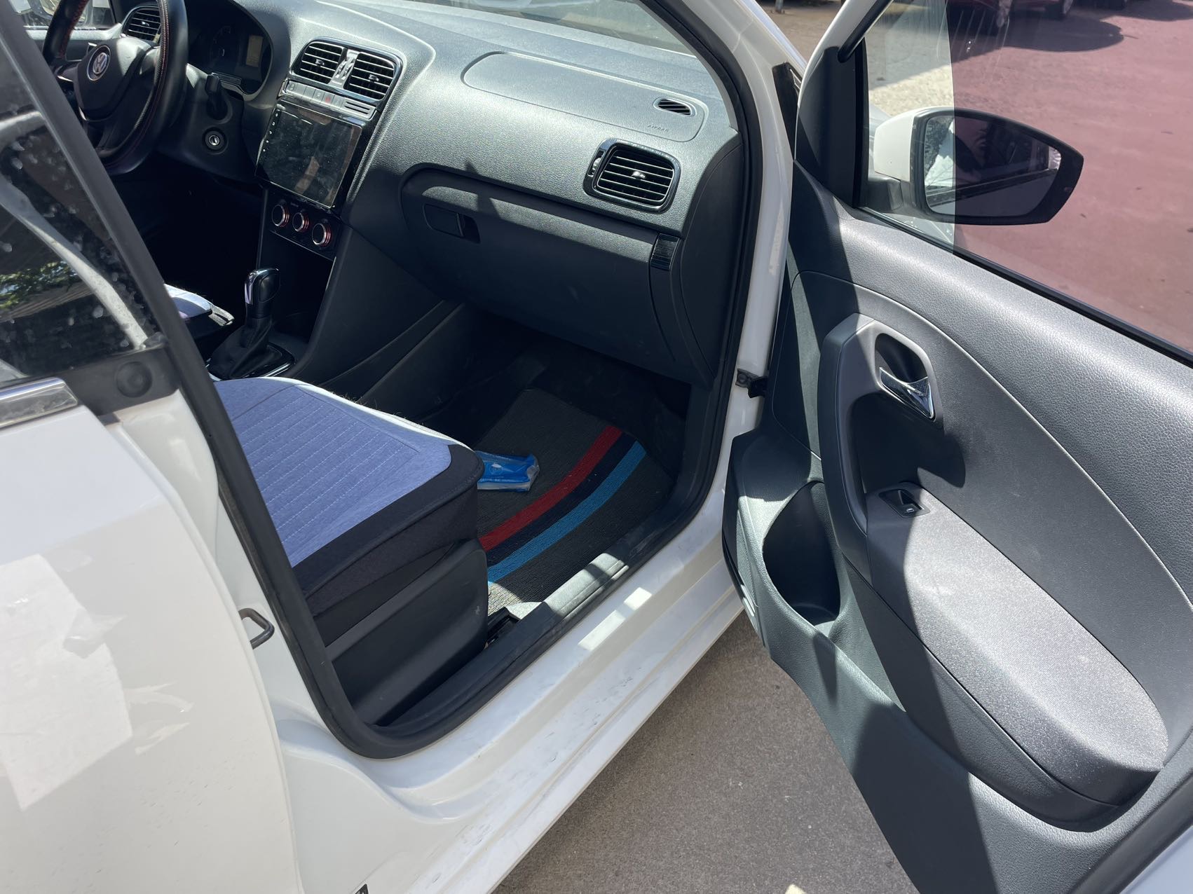 Volkswagen Polo 2018 car image #8
