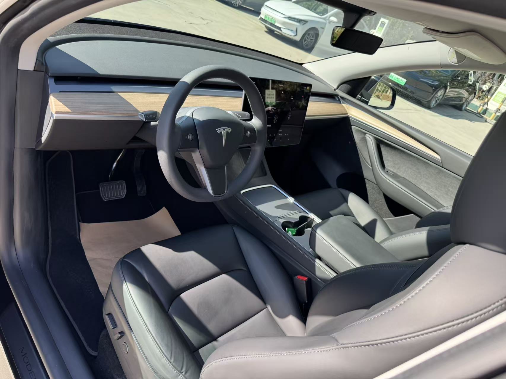 Tesla Model Y 2022 #10 Tesla Model Y 2022 car image #10
