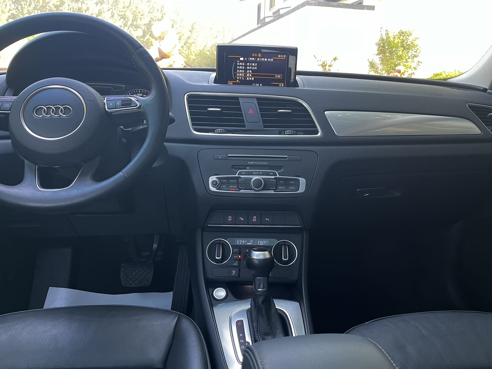Audi Q3 2017 car image #8