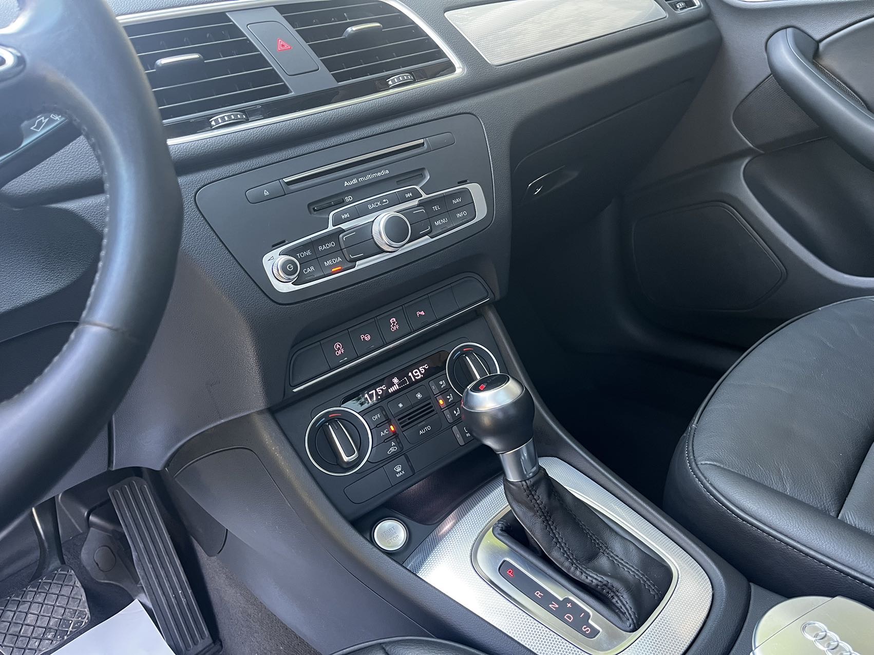 Audi Q3 2017 car image #7