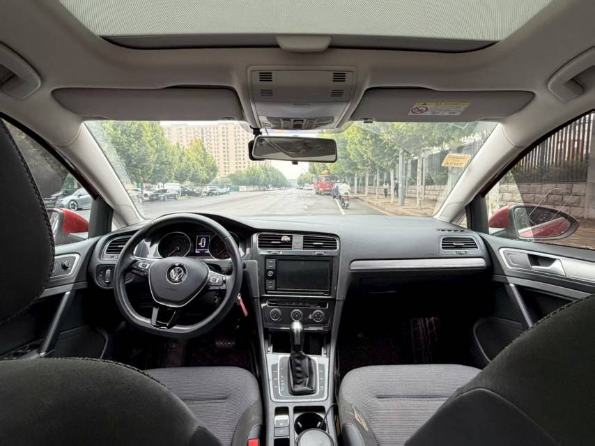 Volkswagen Golf 2018 car image #7