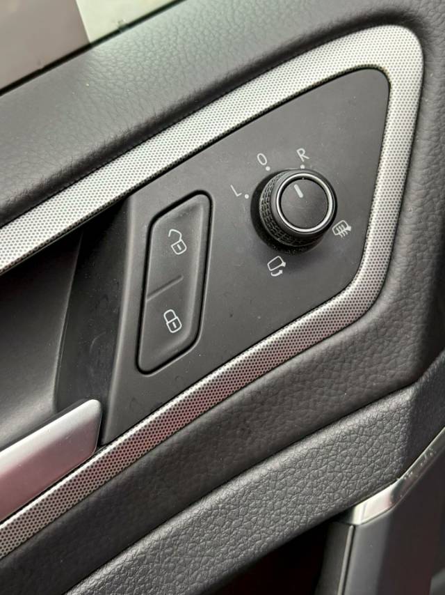 Volkswagen Golf 2018 car image #8