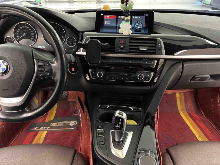 BMW 3 Series 2018 #8 BMW 3 Series 2018 car image #8