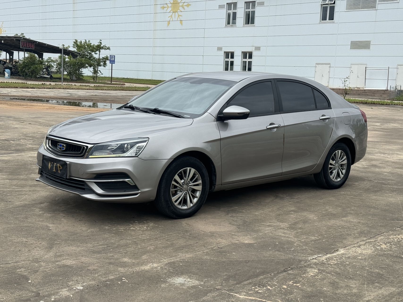GEELY Emgrand 2019 car image #2