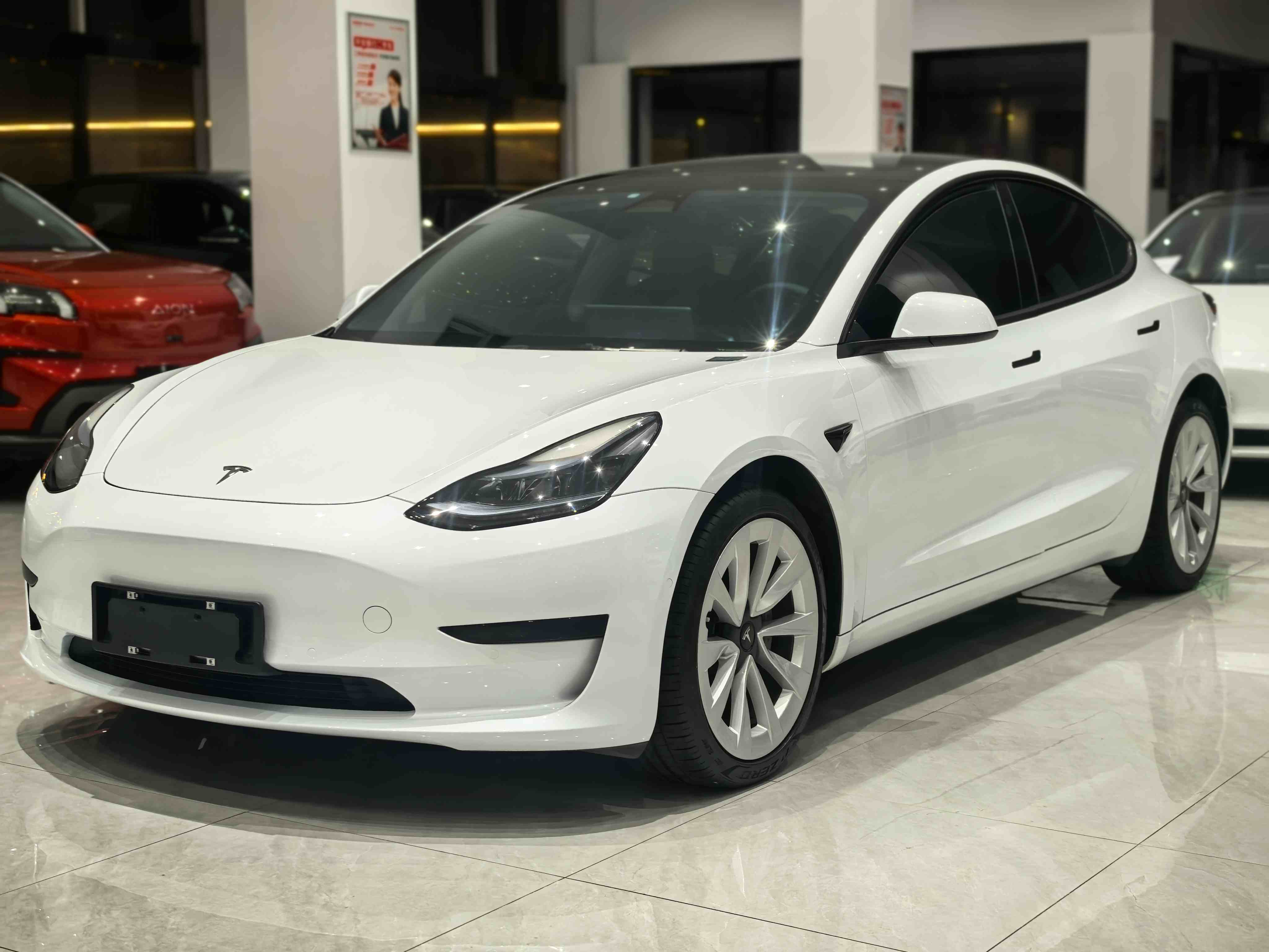 Tesla Model 3 2023 صورة سيارة #2
