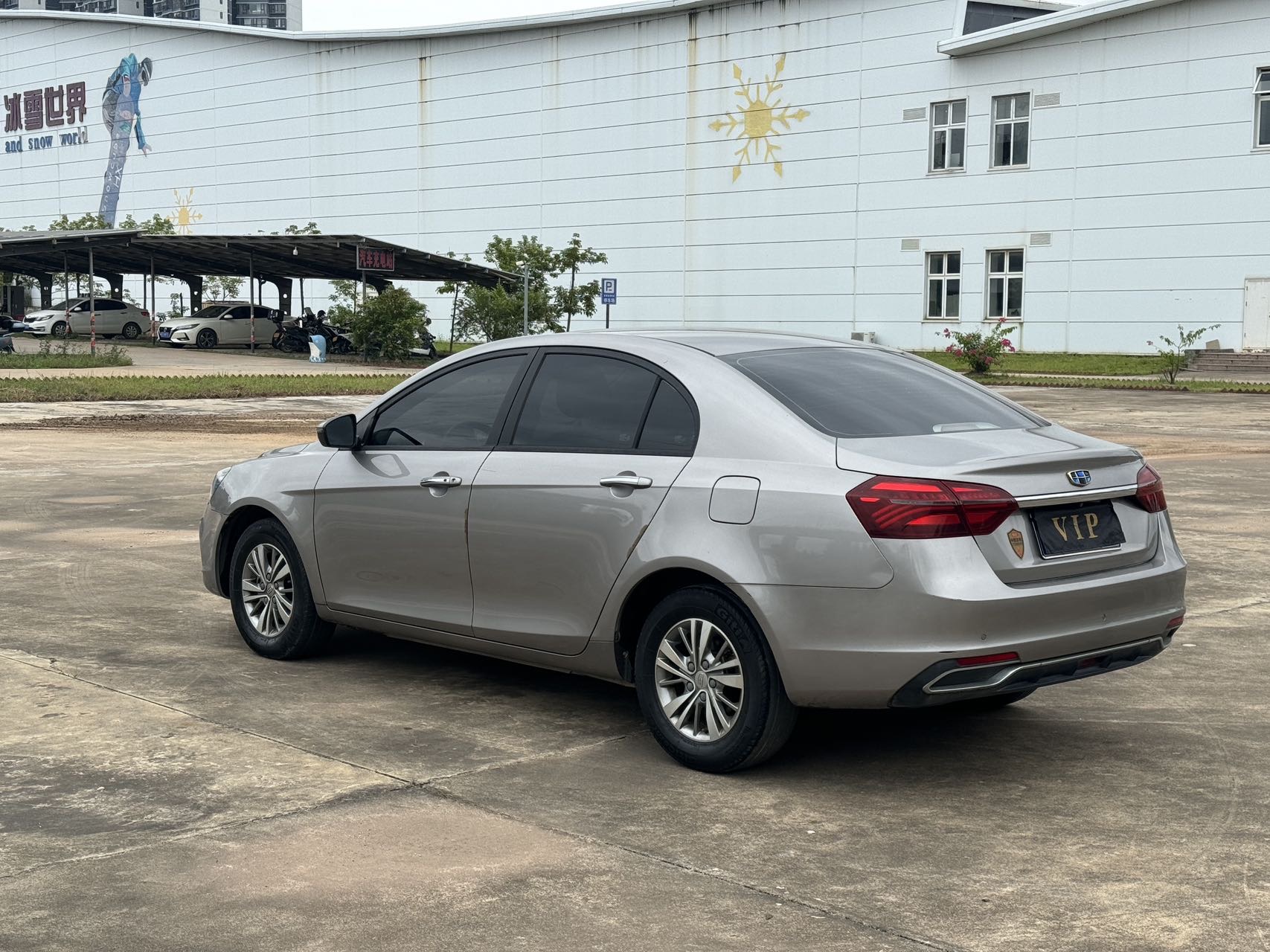 GEELY Emgrand 2019 car image #7