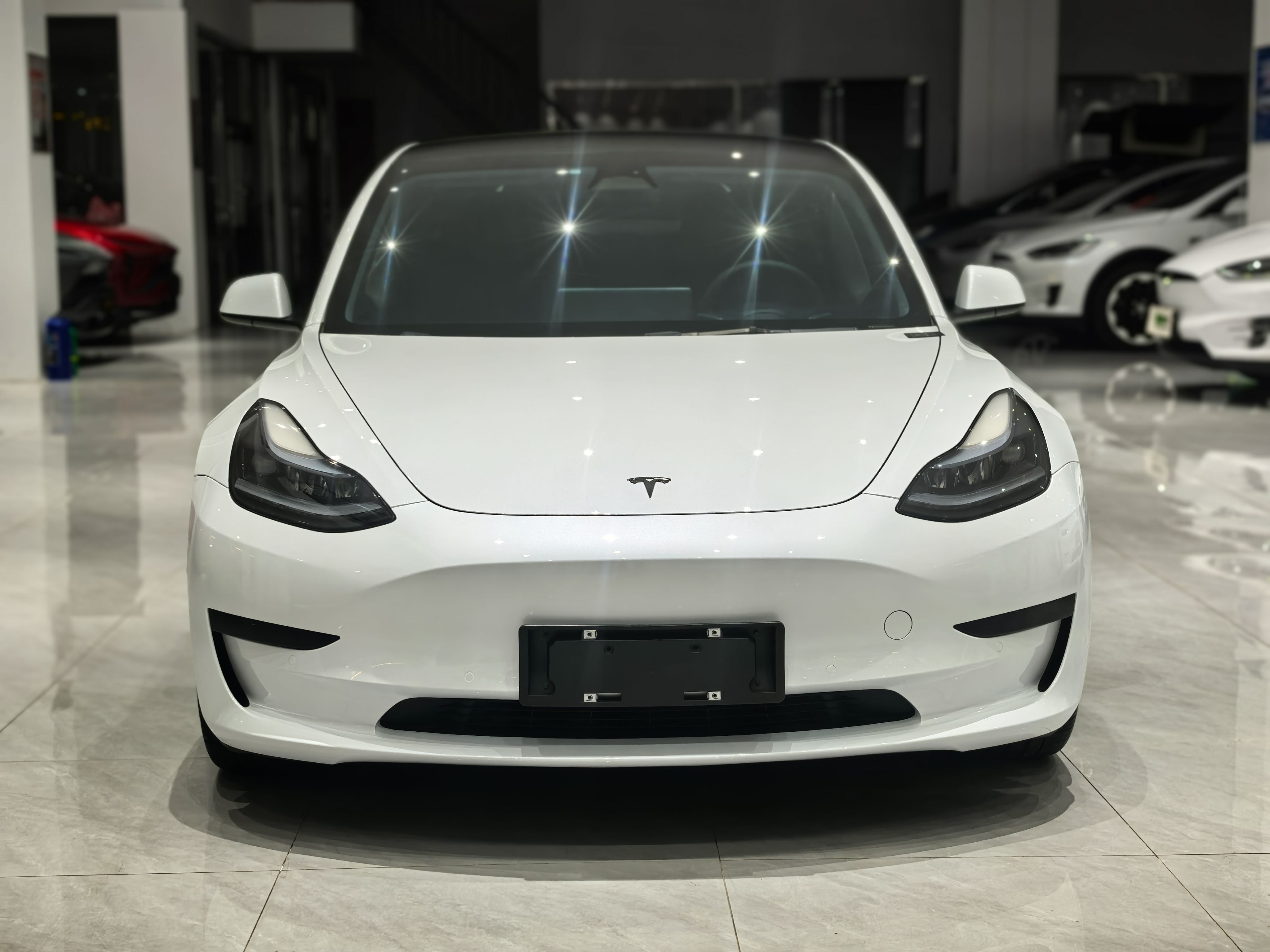 Tesla Model 3 2023 صورة سيارة #4