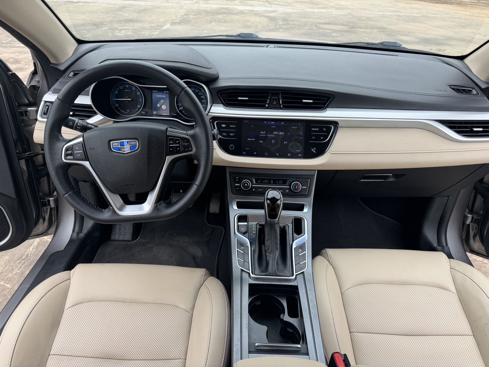 GEELY Emgrand 2019 car image #11