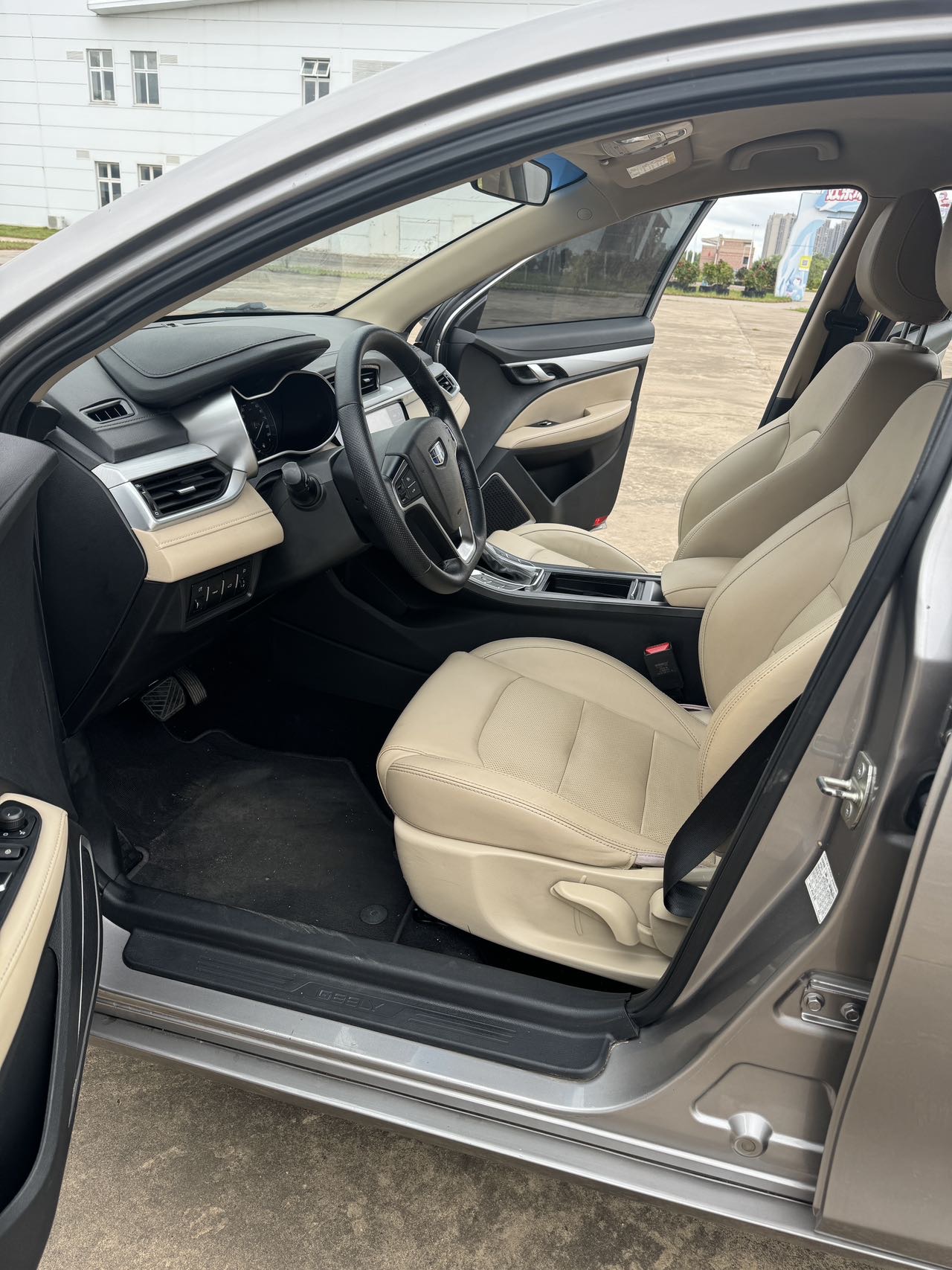 GEELY Emgrand 2019 car image #9