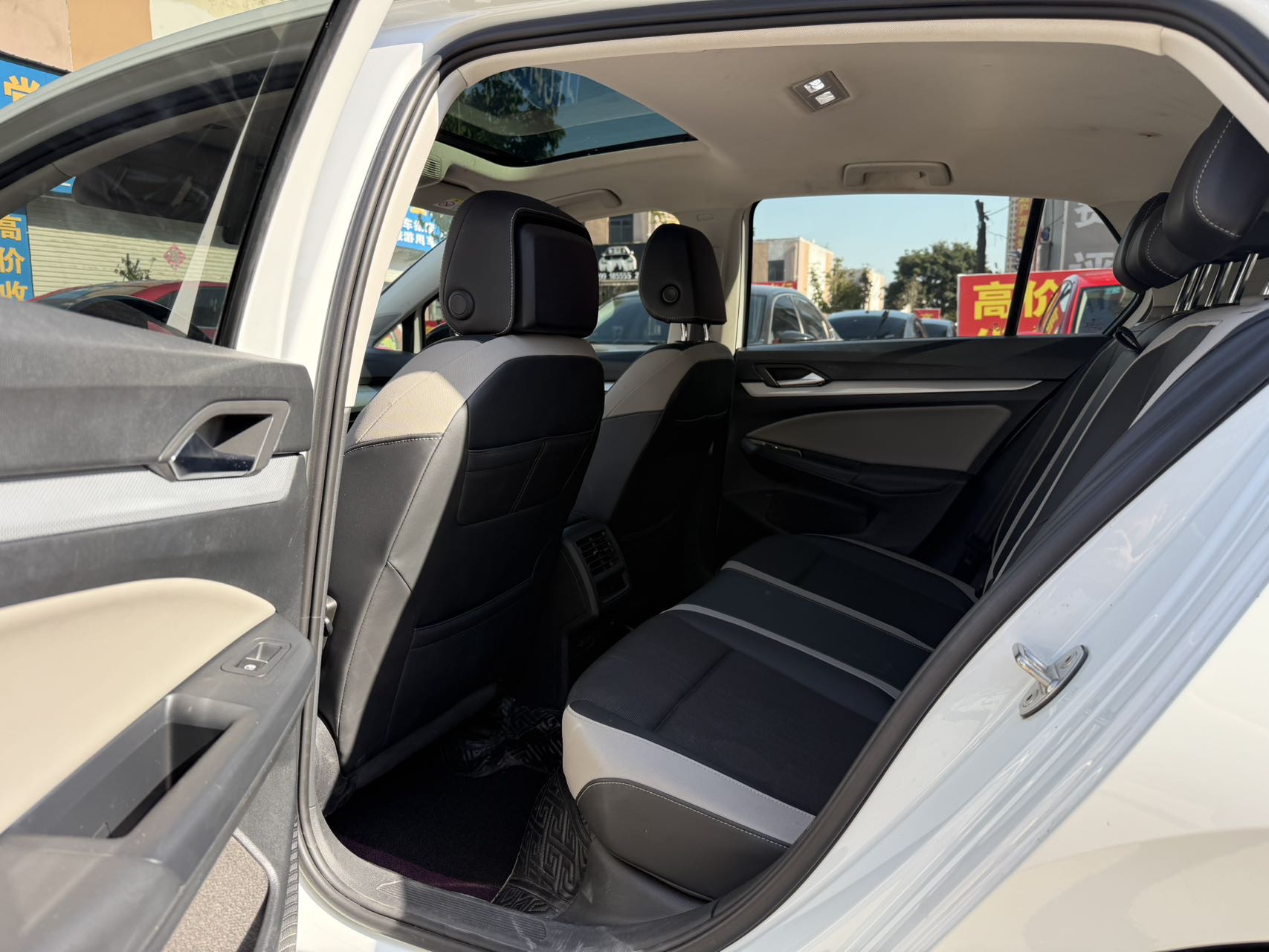 Volkswagen Golf 2021 car image #7