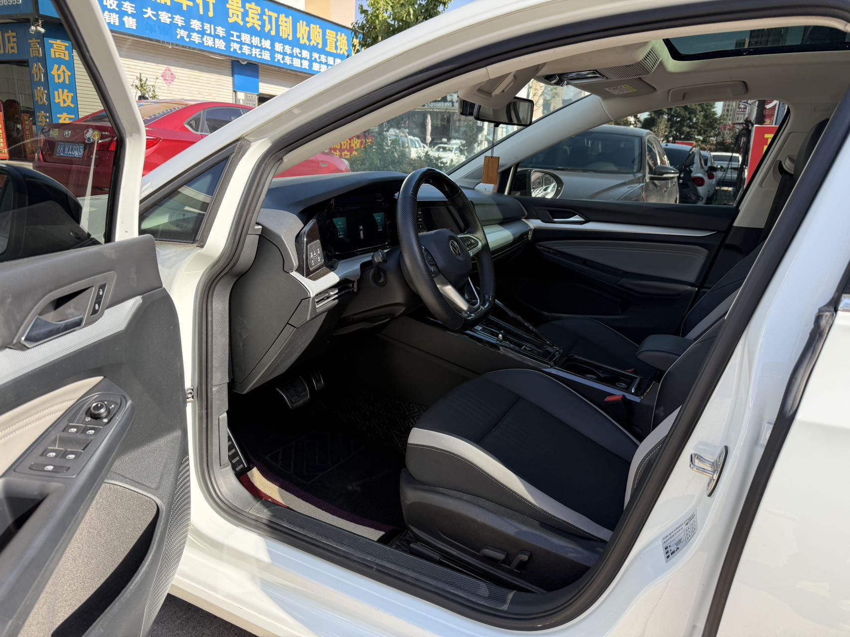 Volkswagen Golf 2021 car image #6