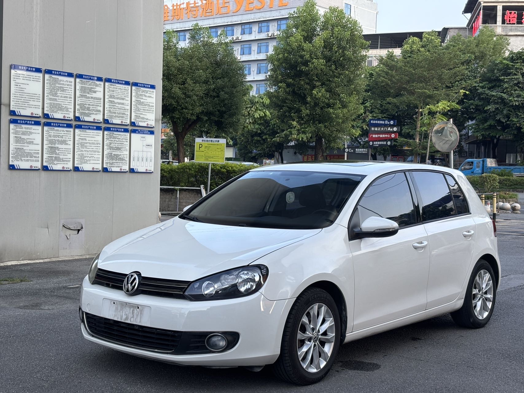 Volkswagen Golf 2012 imagen de coche #2