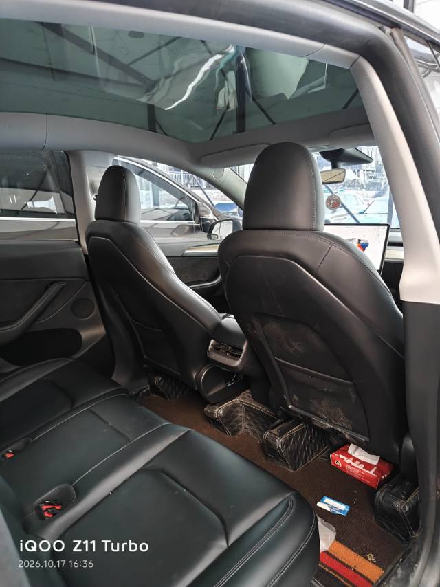 Tesla Model Y 2023 imagen de coche #7
