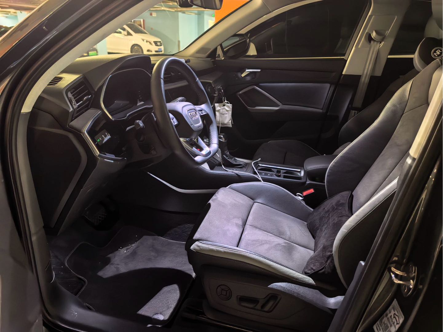 Audi Q3 2023 car image #7
