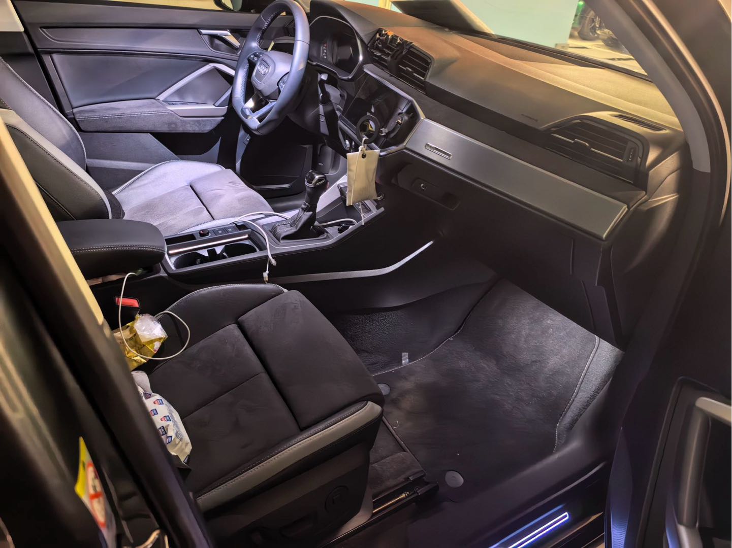Audi Q3 2023 car image #8