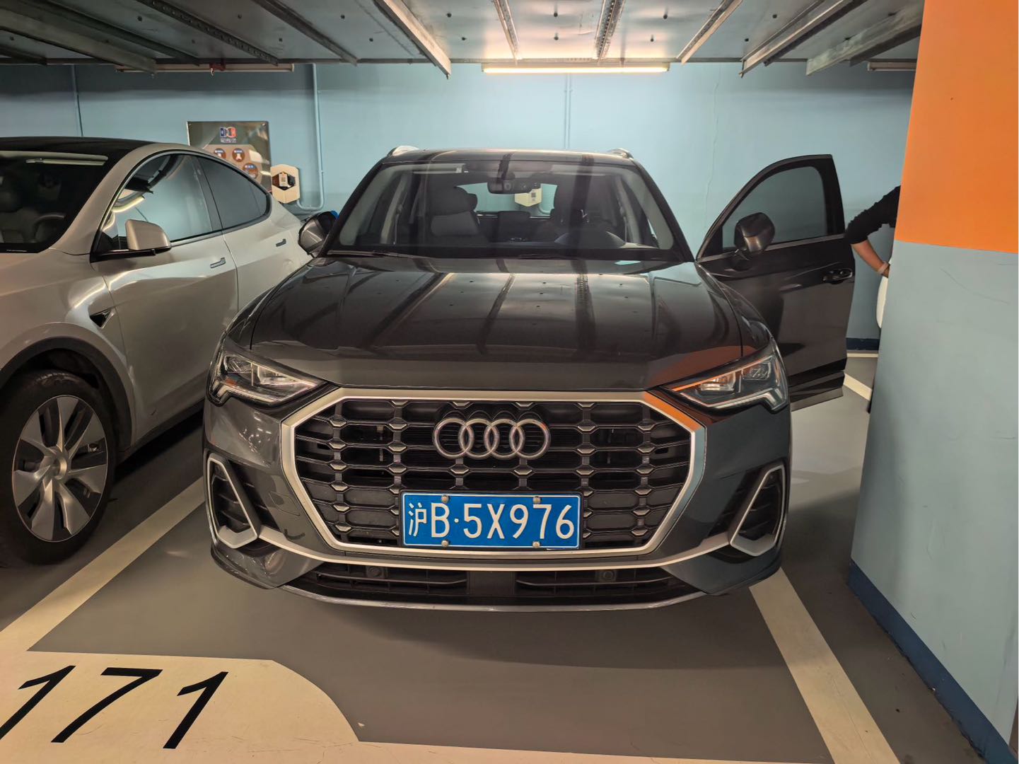 Audi Q3 2023 car image #4