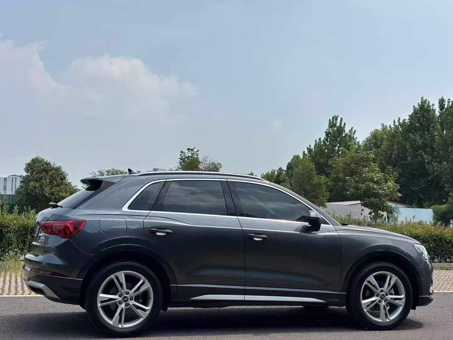 Audi Q3 2021 car image #10