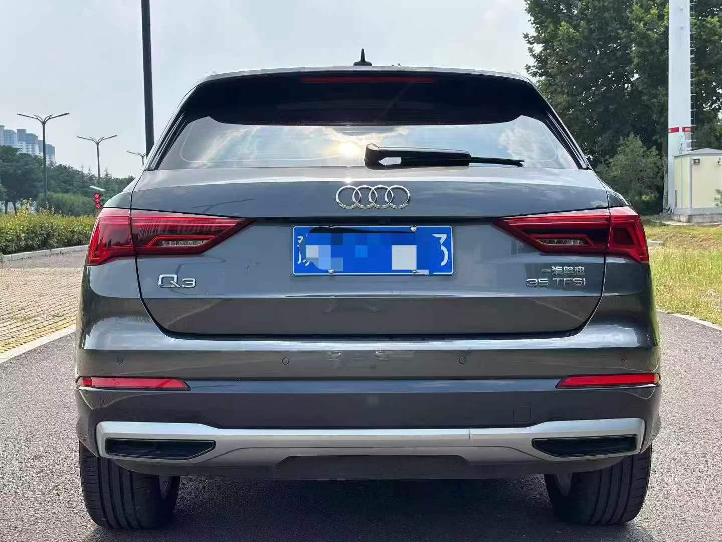 Audi Q3 2021 car image #9