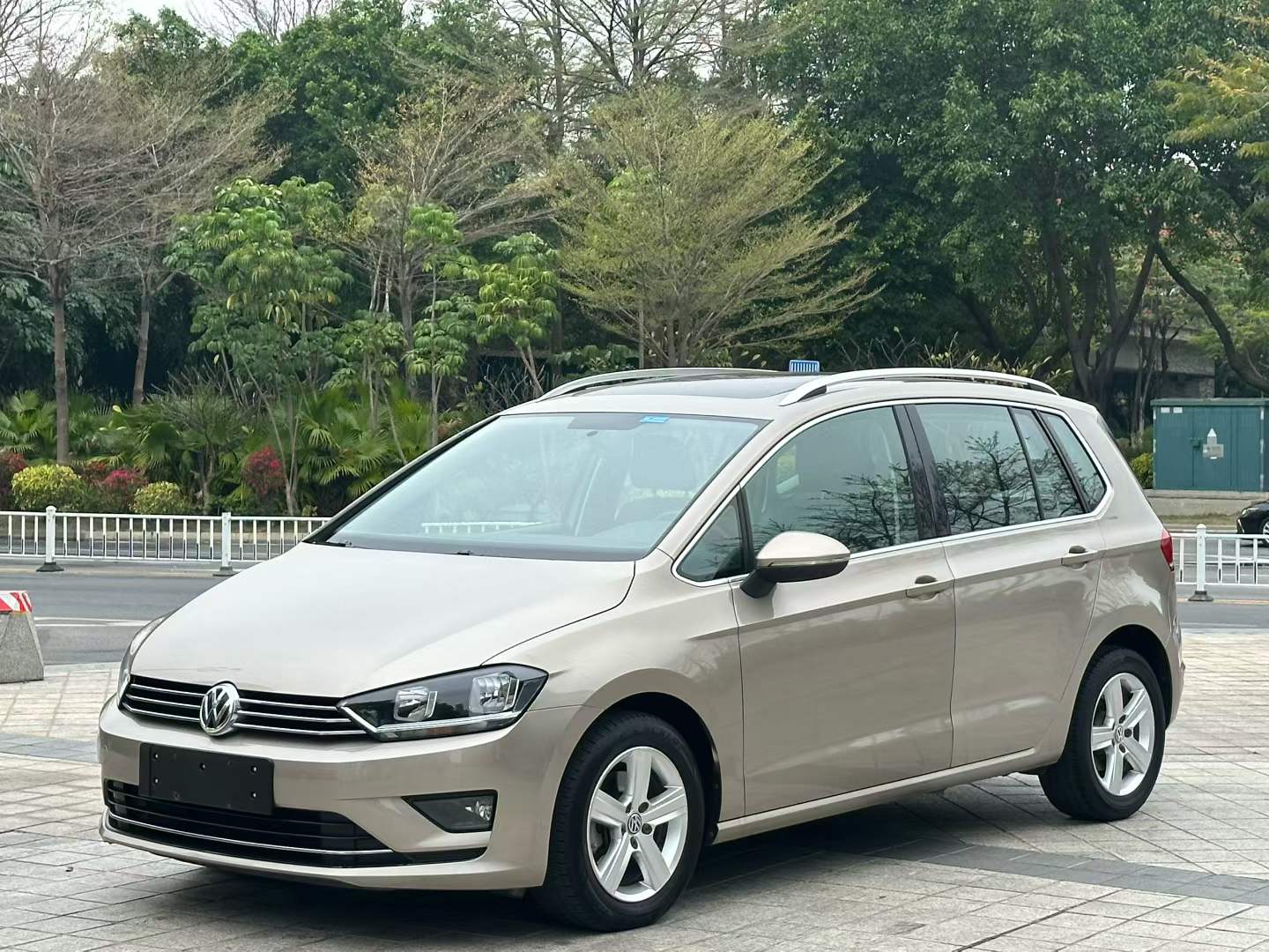 大众 高尔夫·嘉旅 2019 汽车图片 