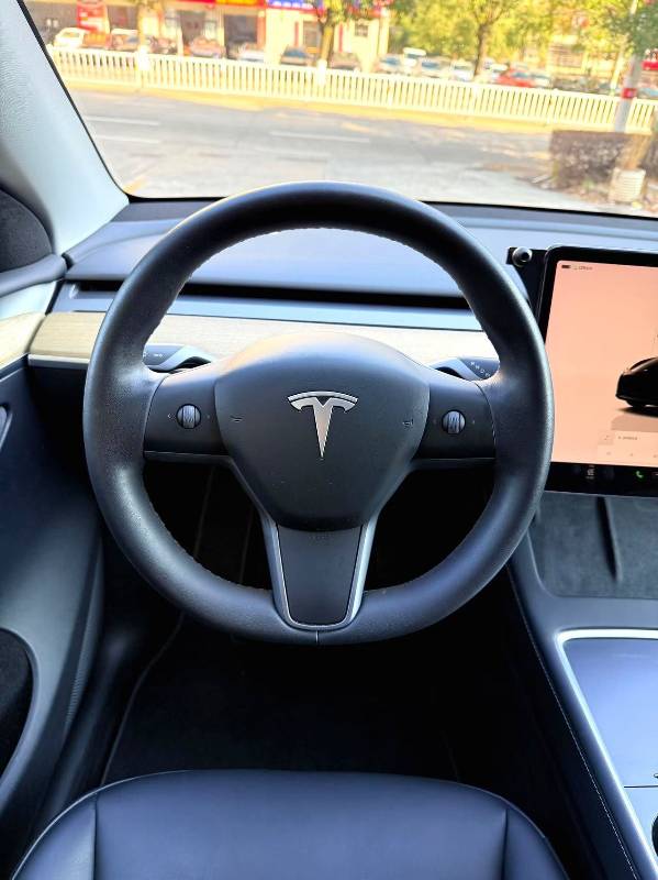 Tesla Model Y 2022 #5 Tesla Model Y 2022 car image #5