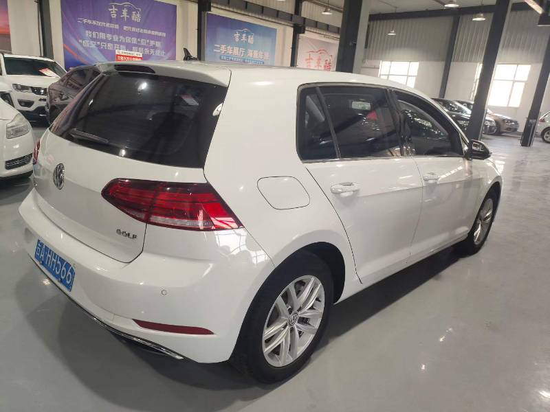 Volkswagen Golf 2018 car image #6