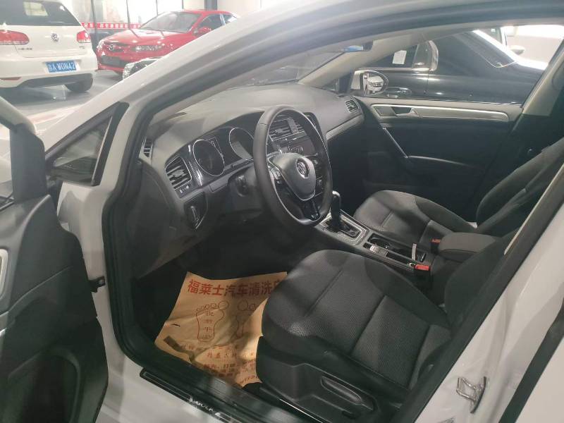 Volkswagen Golf 2018 car image #3