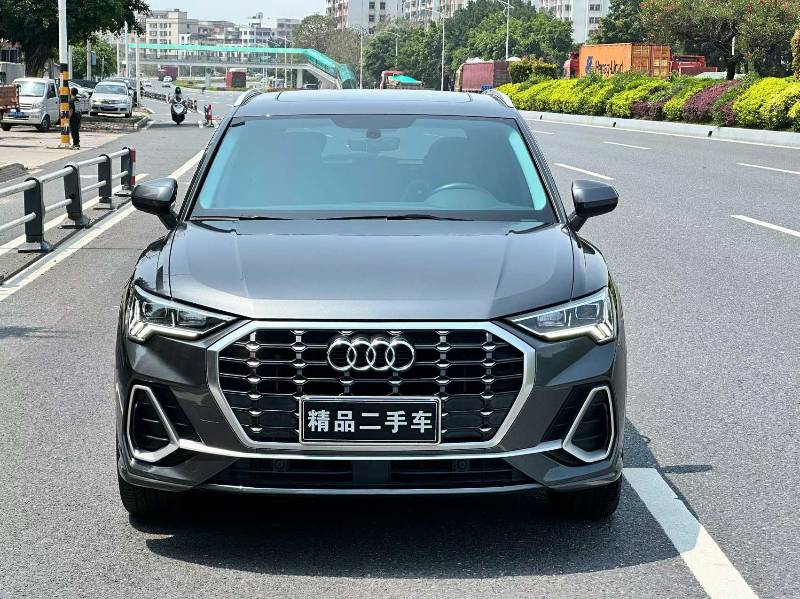 Audi Q3 2021 car image #2