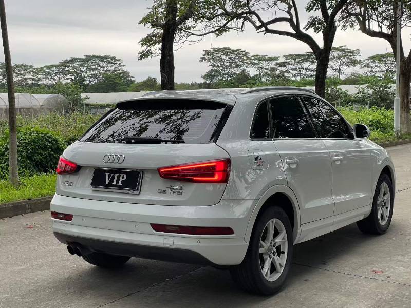Audi Q3 2017 car image #9
