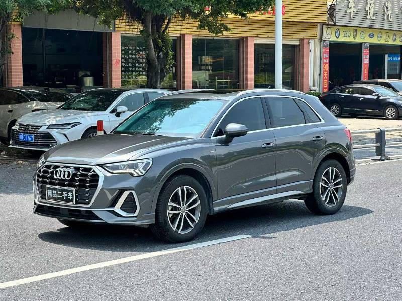 Audi Q3 2021 car image 