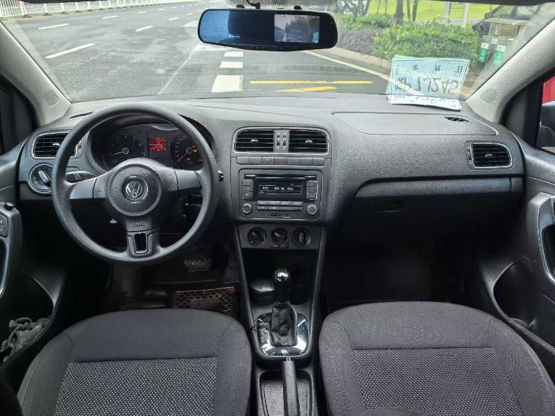 Volkswagen Polo 2012 car image #5