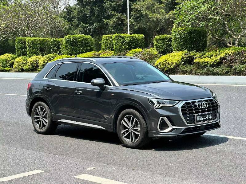 Audi Q3 2021 car image #3