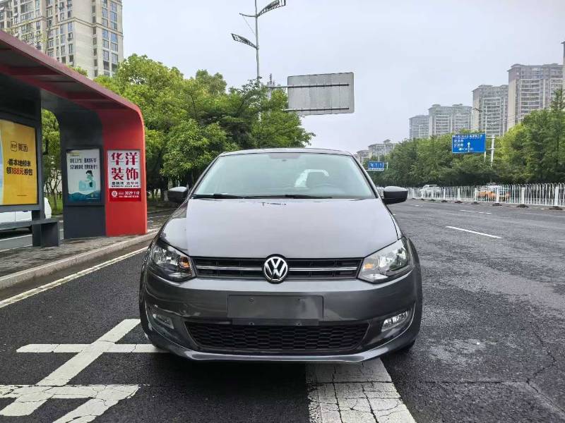 Volkswagen Polo 2012 car image #2