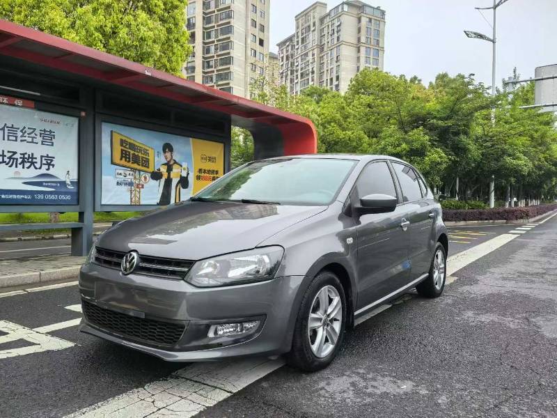 Volkswagen Polo 2012 car image #3