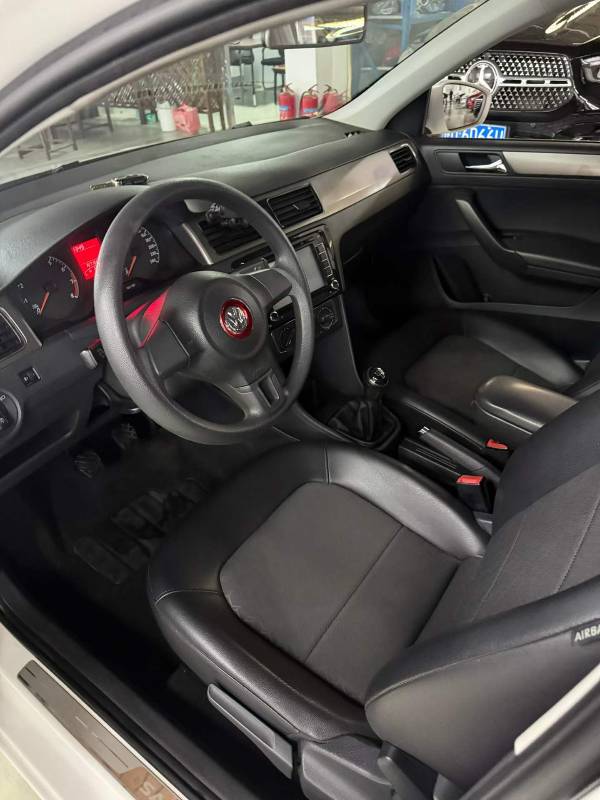 Volkswagen Santana 2016 car image #2