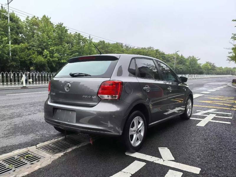Volkswagen Polo 2012 car image #7